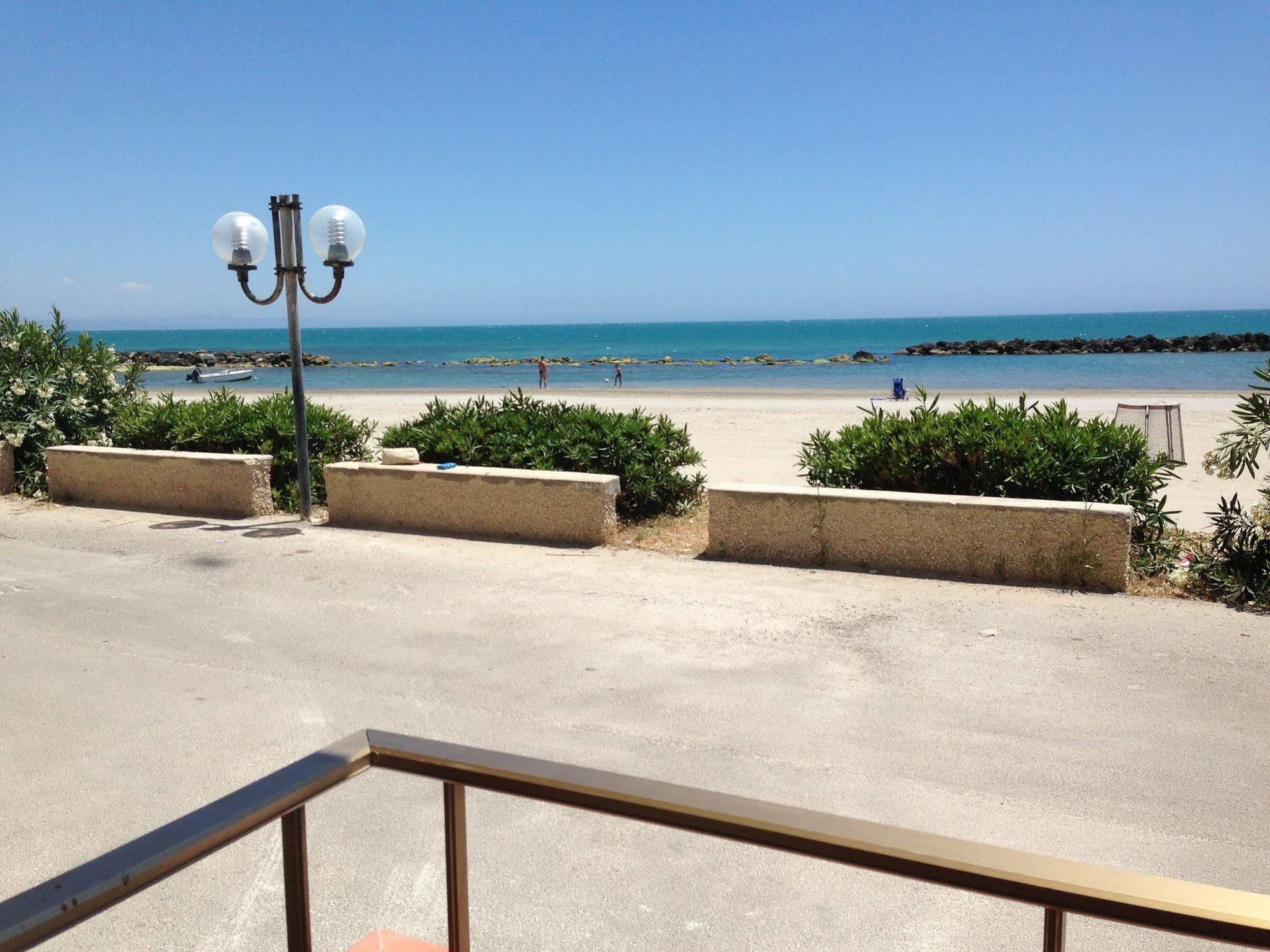 Case La Spiaggia شاكا المظهر الخارجي الصورة